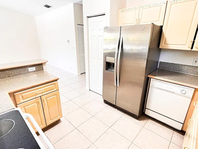 1440 Hawthorne Pl — Photo 7