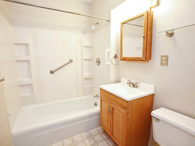 127 W Main St — Photo 11