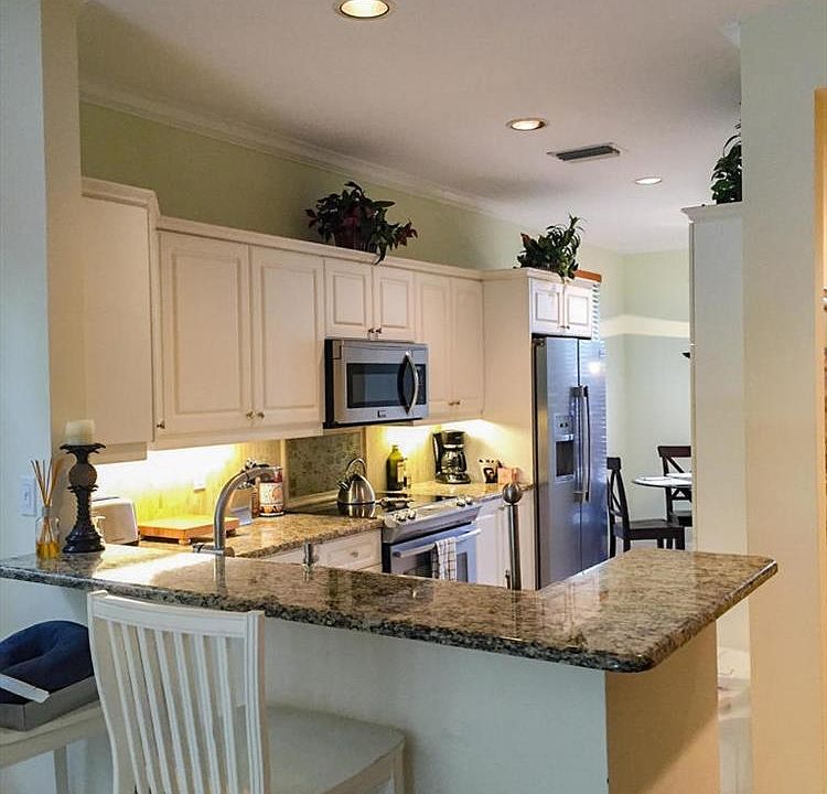 2nd image of 115 Venetian Dr #9