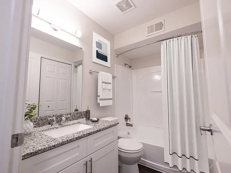 Monon Place I (Classic and Renovated), Managed by Buckingham Monon Living — Photo 28