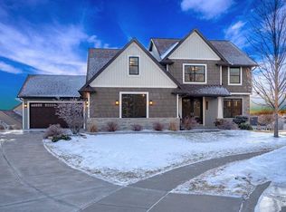 4455 Portland Ct, Bettendorf, IA 52722