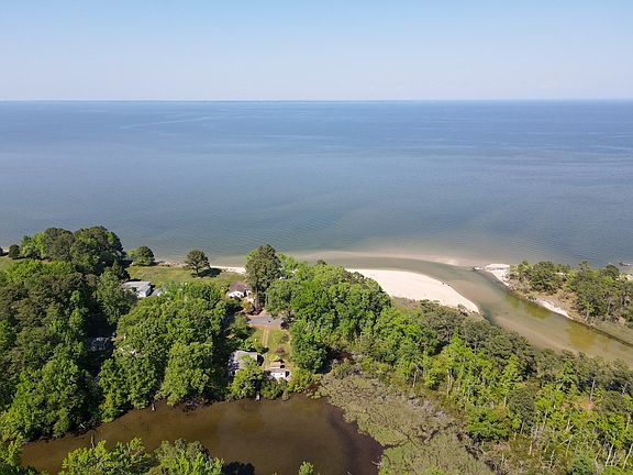 2nd image of 15 Bay Quarter Dr