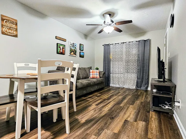 1562 S Shelby St #1F — Photo 5