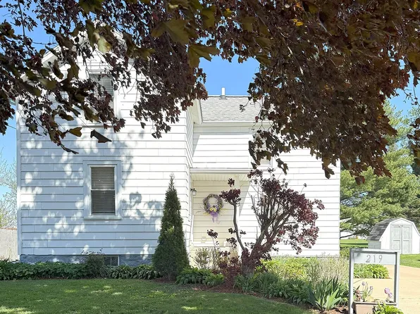 219 N Sycamore St, Franklin Grove, IL 61031