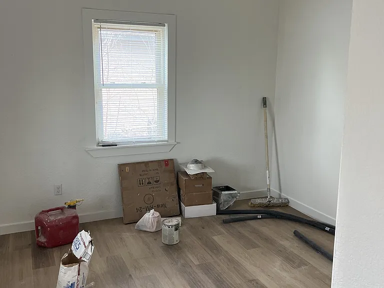 525 W Washington Ave — Photo 8