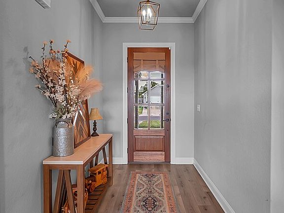 4th image of 320 Daisy Ln