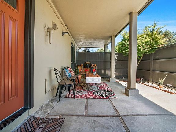 3rd image of 8104 Admiralty Ln