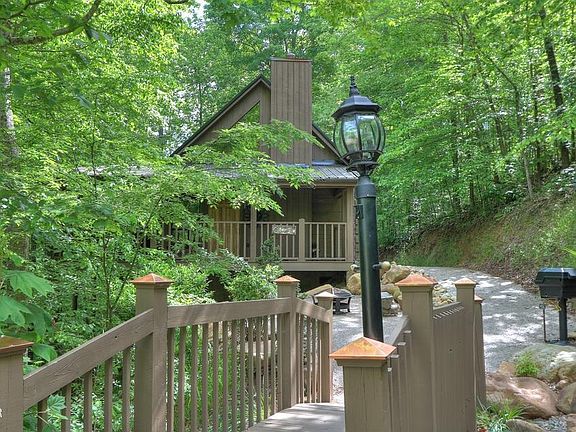3rd image of 217 Oak Haven Way