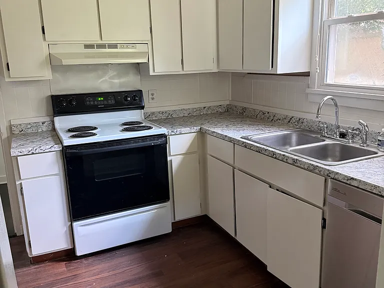 736 Corbin Ave — Photo 7