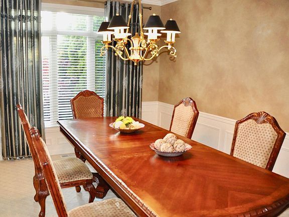 Formal dinning room