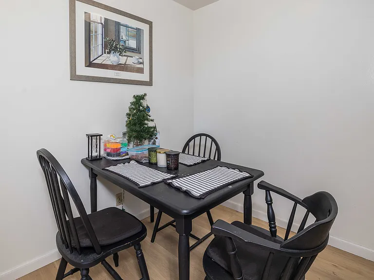 1541 Oxford Street — Photo 21