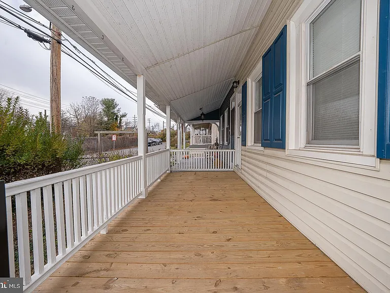 717 Miller St — Photo 2
