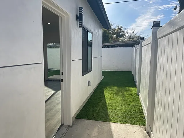 6427 Rhodes Ave — Photo 38