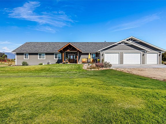 3rd image of 400 Cochell Way