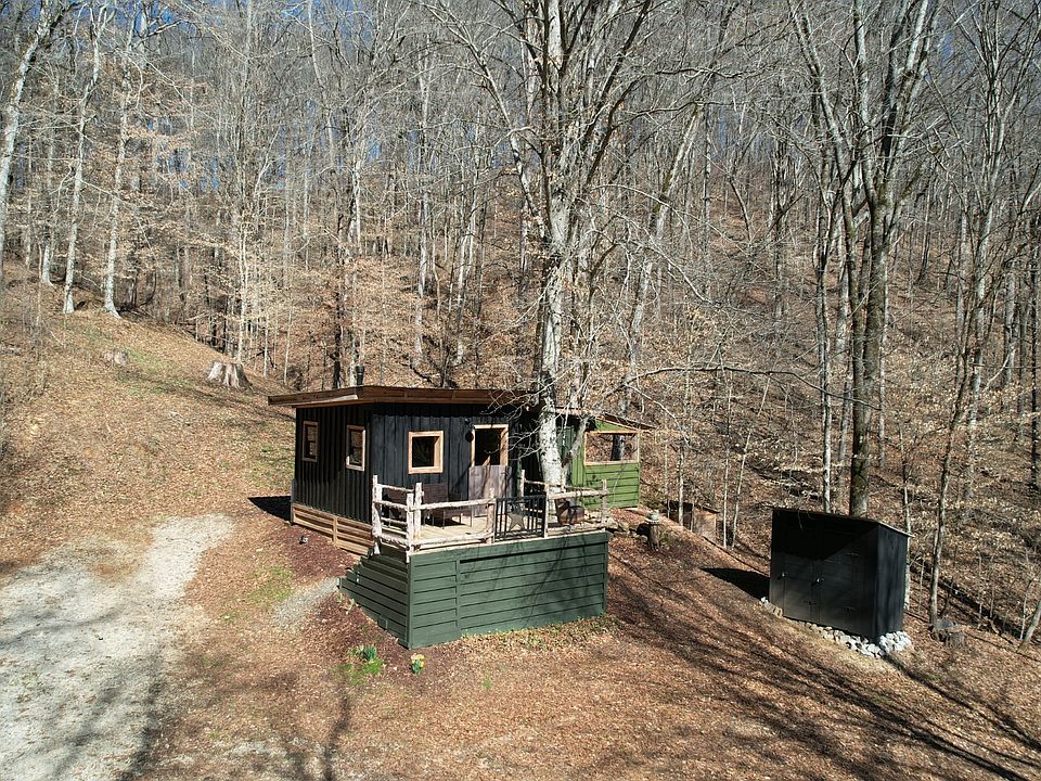 1st image of 520 Bluff Rd