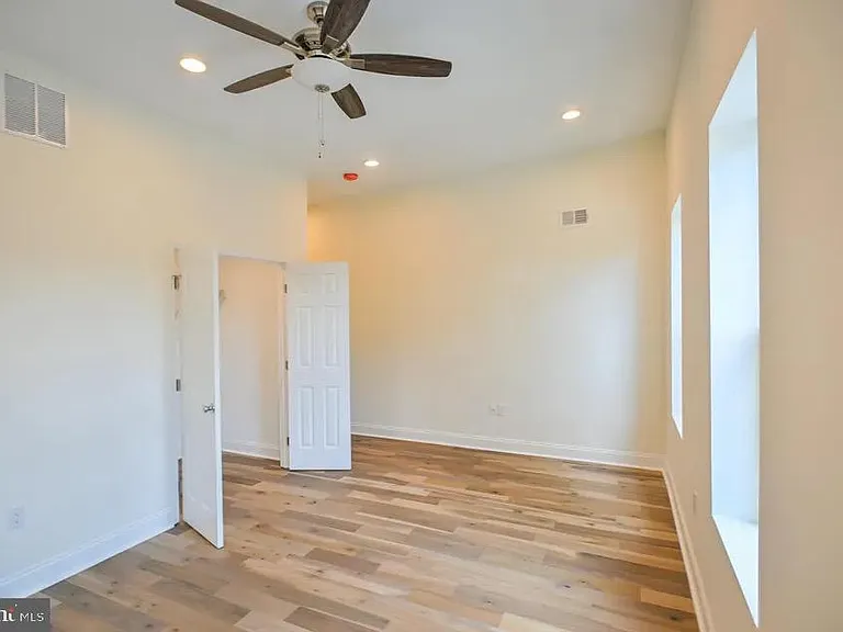 1227 Washington Blvd — Photo 13