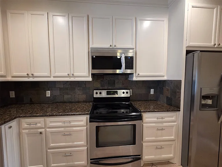 928 Runneburg Rd — Photo 10