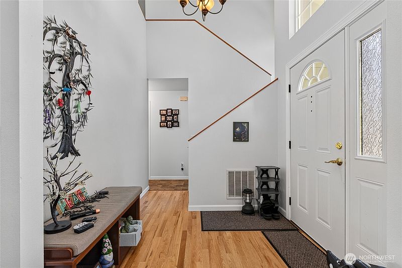 5th image of 2100 Fowler Place