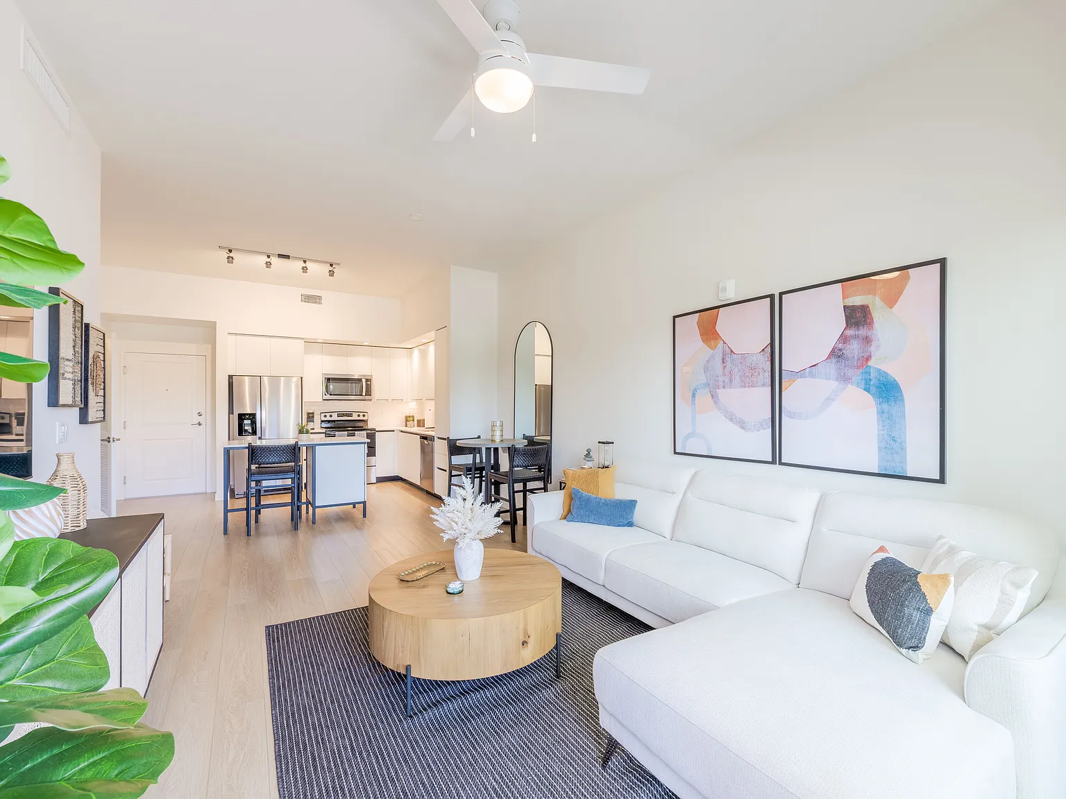 South Pointe Apartments — Photo 4