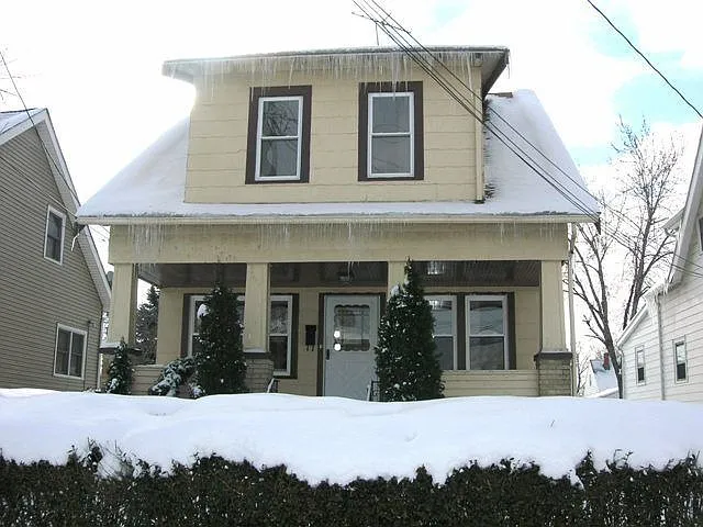 20860 Miller Ave photo 1