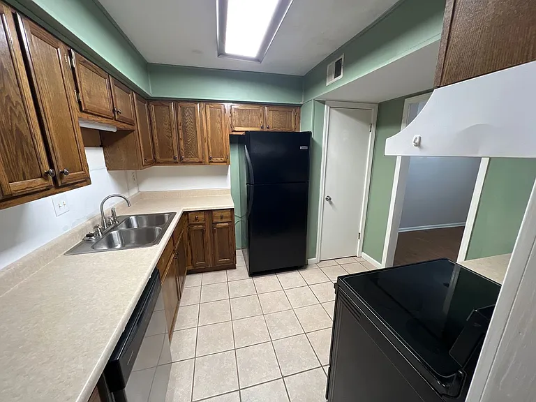 540 Oak Meadow Ln — Photo 3