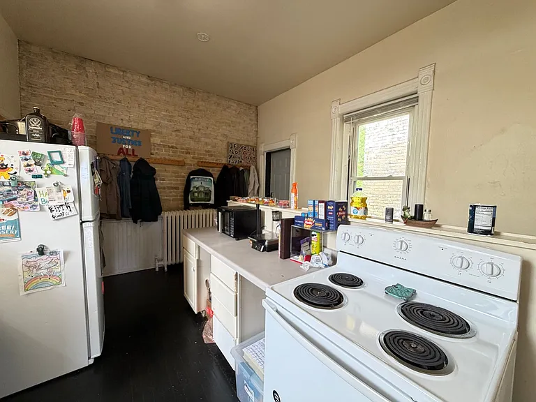 531 W 4th St #1 — Photo 10