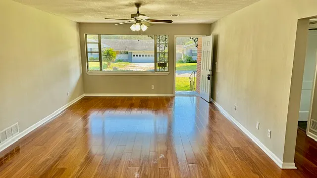 3 bed, 1730 sqft, $1,950 — Photo 3