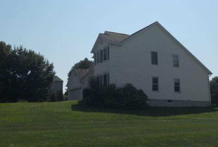 2nd image of 5 Lois Ln