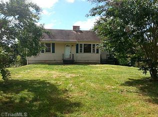 3061 Wards Gap Rd, Mount Airy, NC 27030