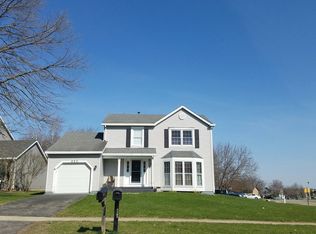 825 Pin Oak Cir, Cary, IL 60013