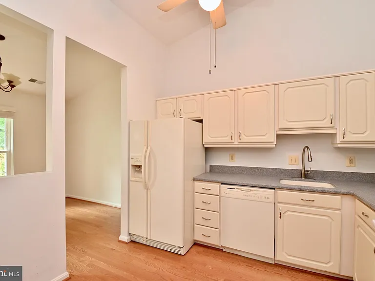 10048 Wood Sorrels Ln — Photo 15