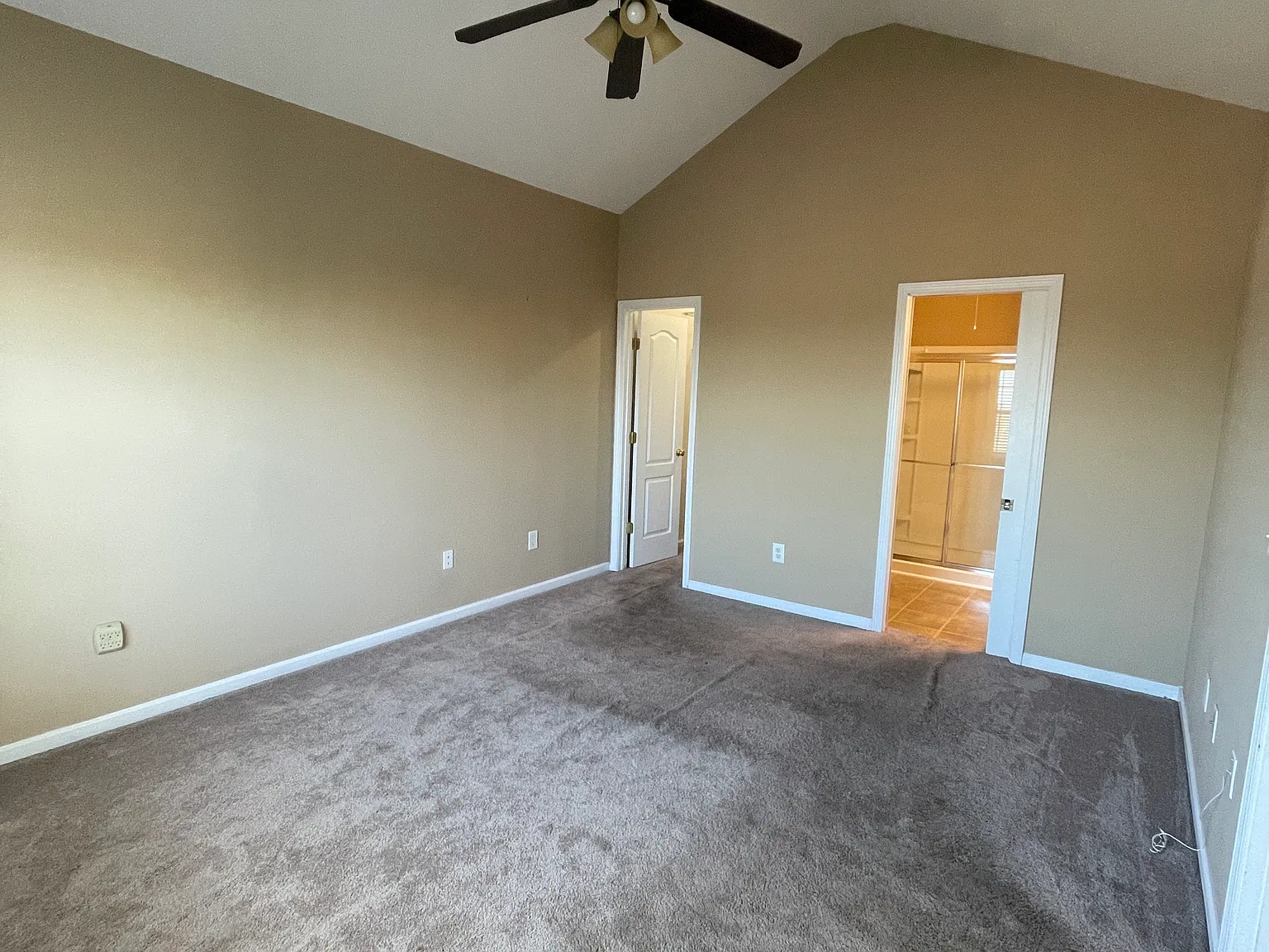 3 bed, 3.5 bath, 2242 sqft, $1,200 — Photo 2