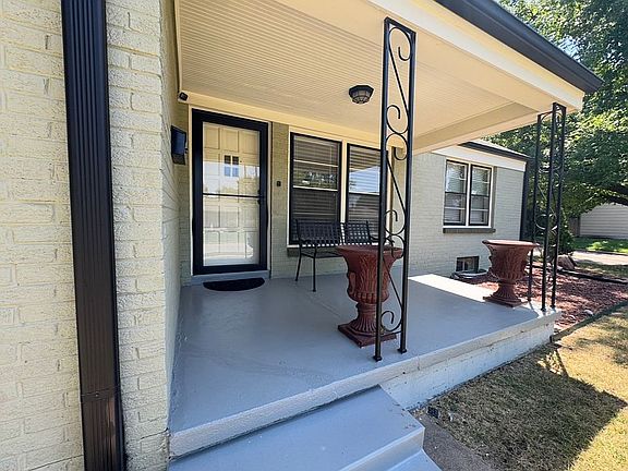 3rd image of 2188 S Glendale Ave
