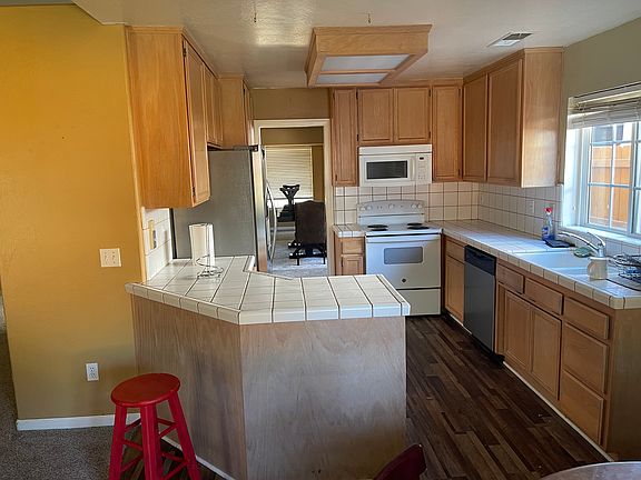 Kitchen, refrigerator, microwave, electric oven, dishwasher, breakfast nook.