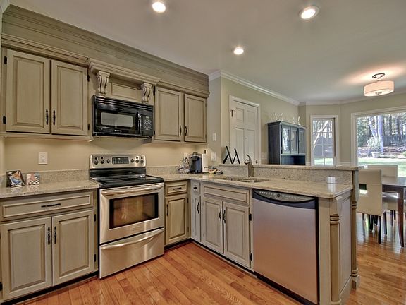 5th image of 117 Cloister Dr