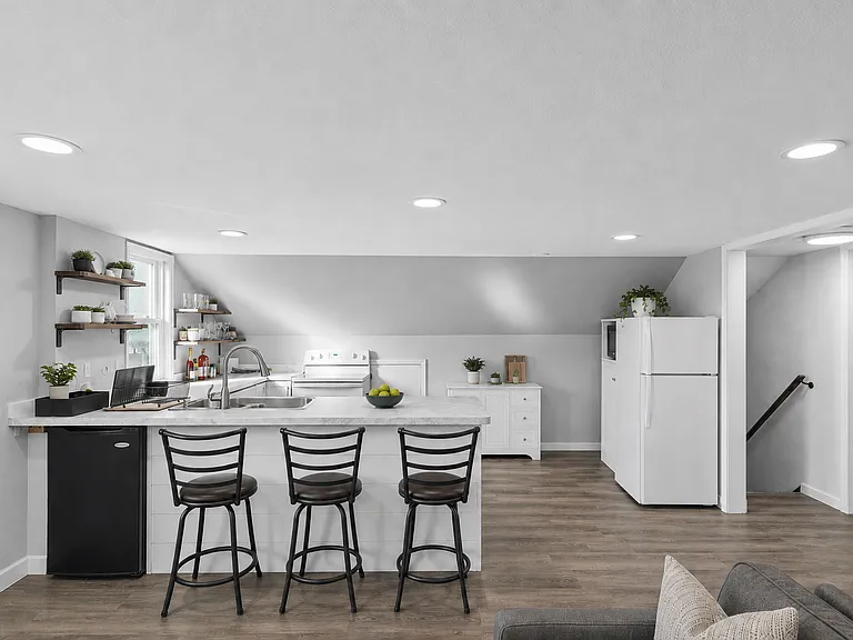 501 W 3rd St #2 — Photo 3