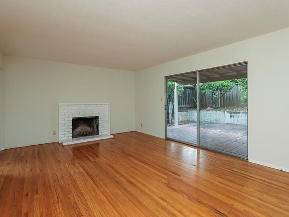 4th image of 6390 Blackwood Dr