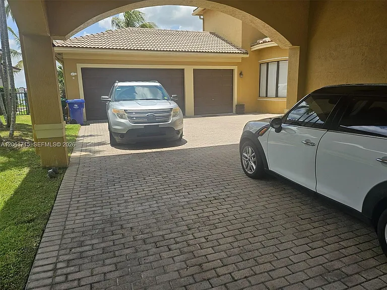 18794 SW 17th Ct — Photo 2