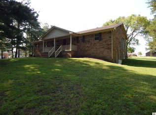 110 Pinewood Dr, Benton, KY 42025