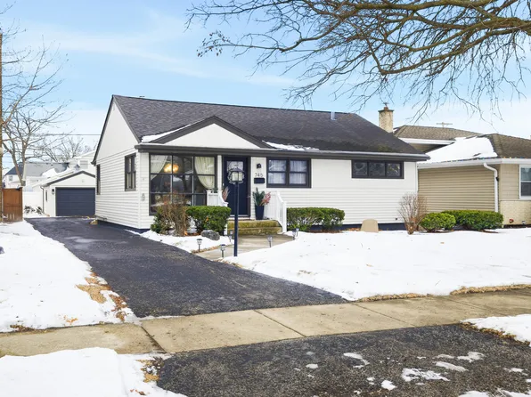 745 S Hillside Ave, Elmhurst, IL 60126
