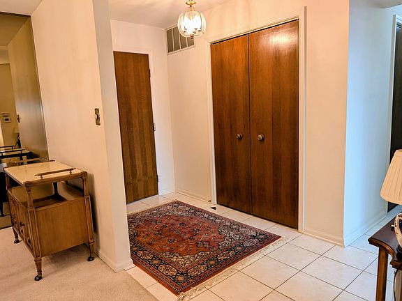 4th image of 9558 Gross Point Rd #A-406