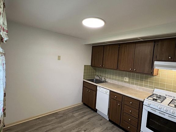 2nd image of 60 Elm Ave APT B