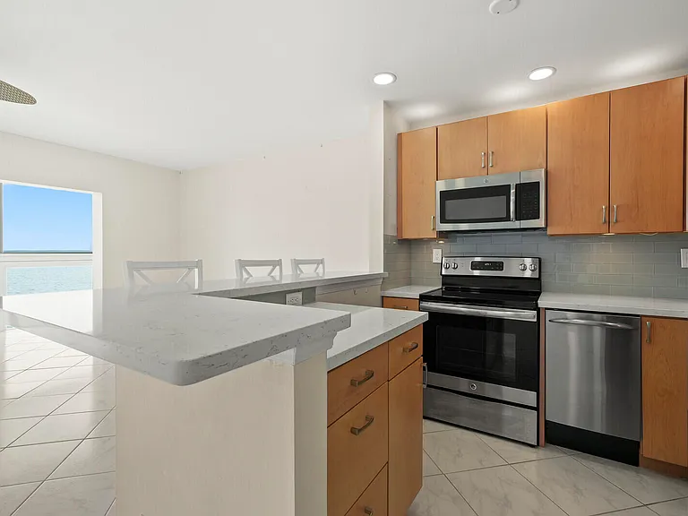 400 Wilma Cir #207 — Photo 9