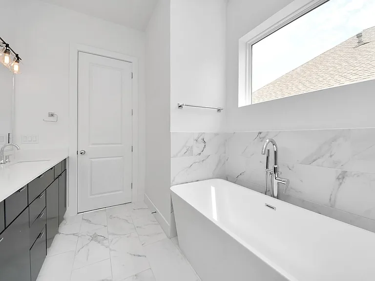 5823 Dolores St — Photo 33