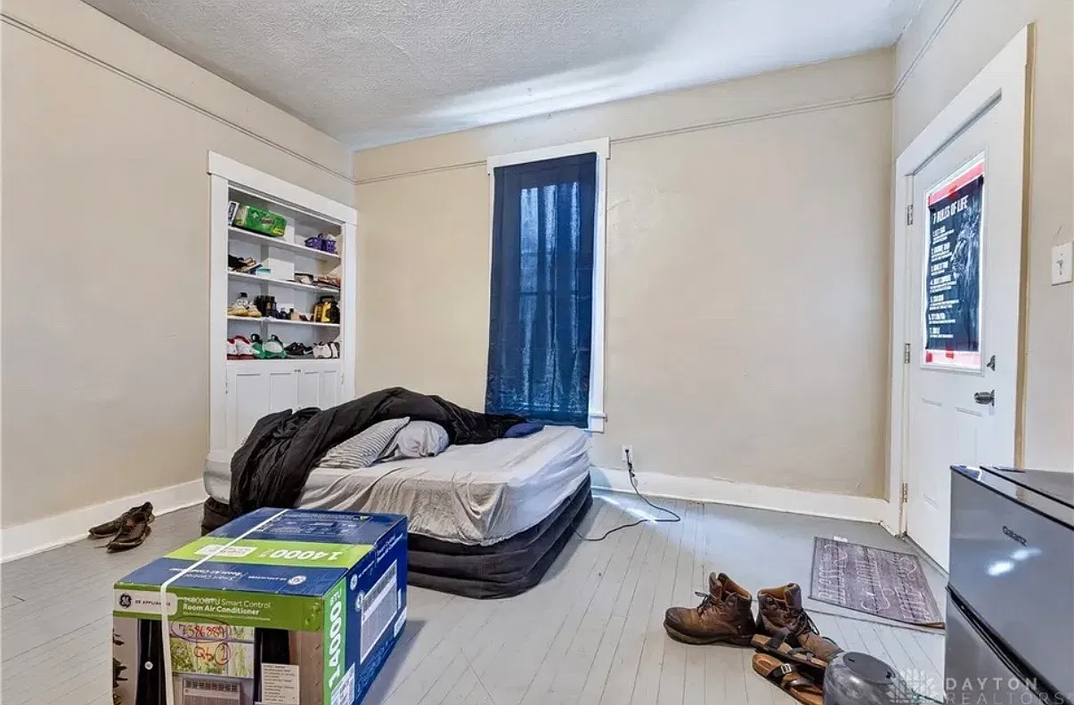 3 bed, 1060 sqft, $1,300 — Photo 3