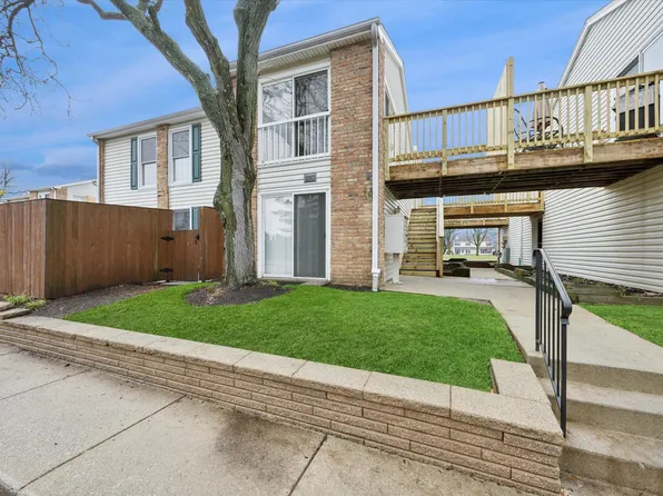 1860 Huntington Blvd APT E, Hoffman Estates, IL 60169