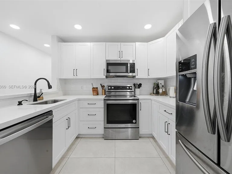 4952 SW 32nd Ave #140 — Photo 10