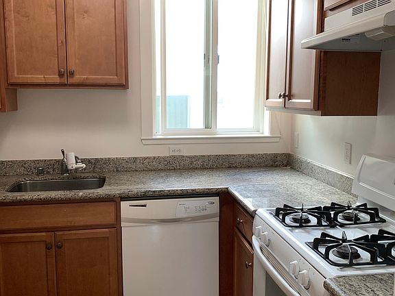 3rd image of 29A Noe St