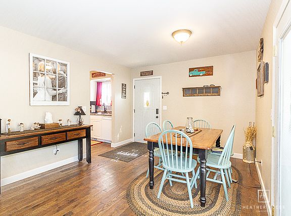 3rd image of 1357 Holiday Dr