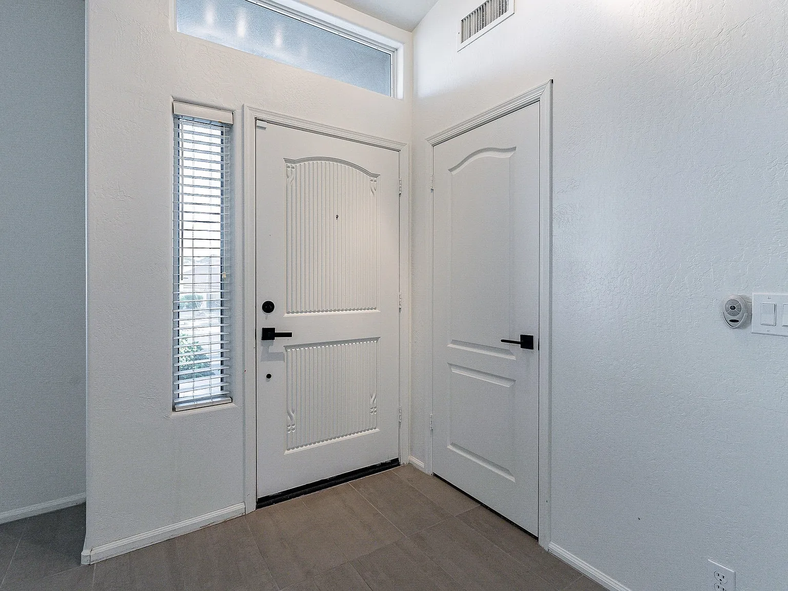 1238 E Presidio Rd — Photo 4